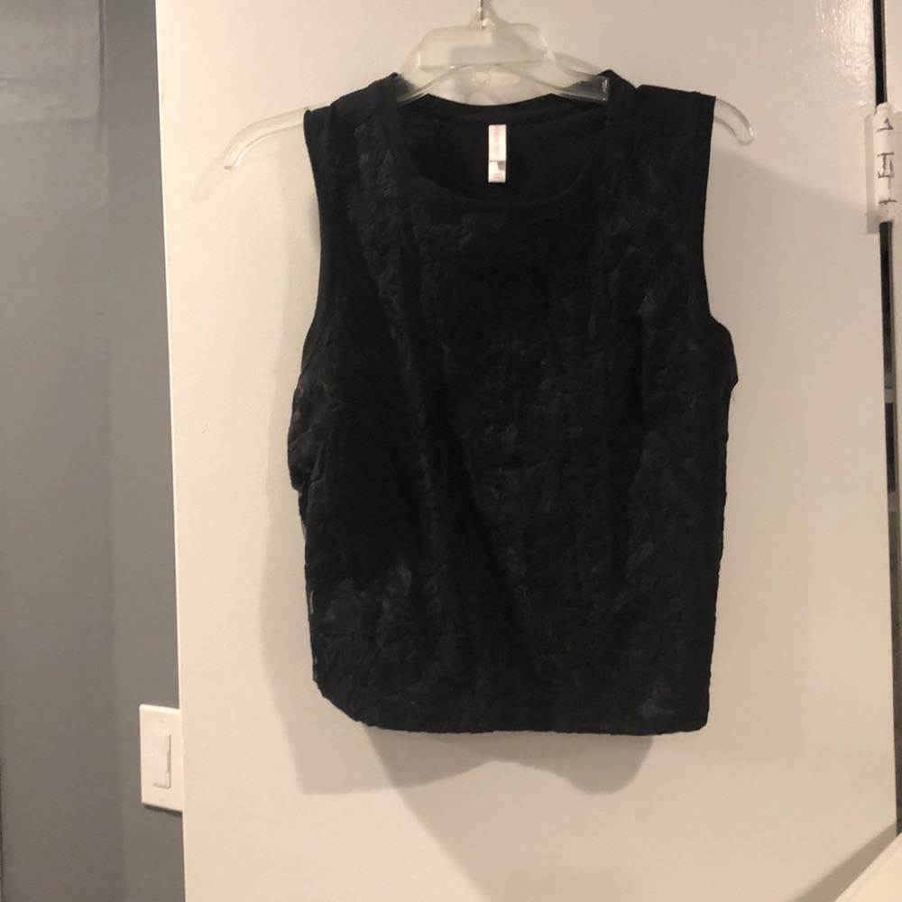 Xhilaration Crop-top